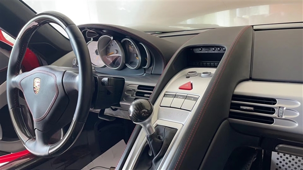 688万起 困在广州展厅里的保时捷卡雷拉GT要拍卖了：无法上牌