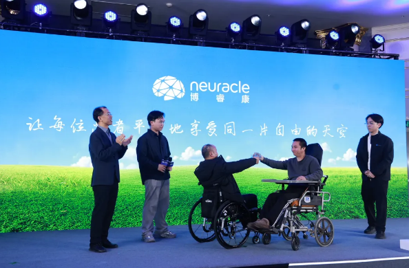 100%响应!中国脑机接口临床试验32例截瘫患者全部实现脑控抓握