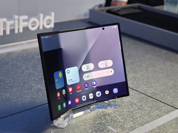 G形三折叠史上首款!三星Galaxy Z TriFold上手