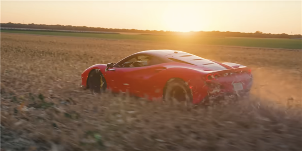 千万粉丝网红为博眼球烧掉价值40万美元的法拉利:却因逃税被抓