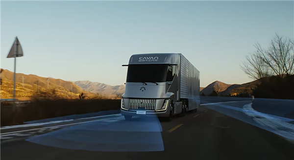 北汽福田发布国内首款量产液氢重卡：15分钟加满能跑1000公里