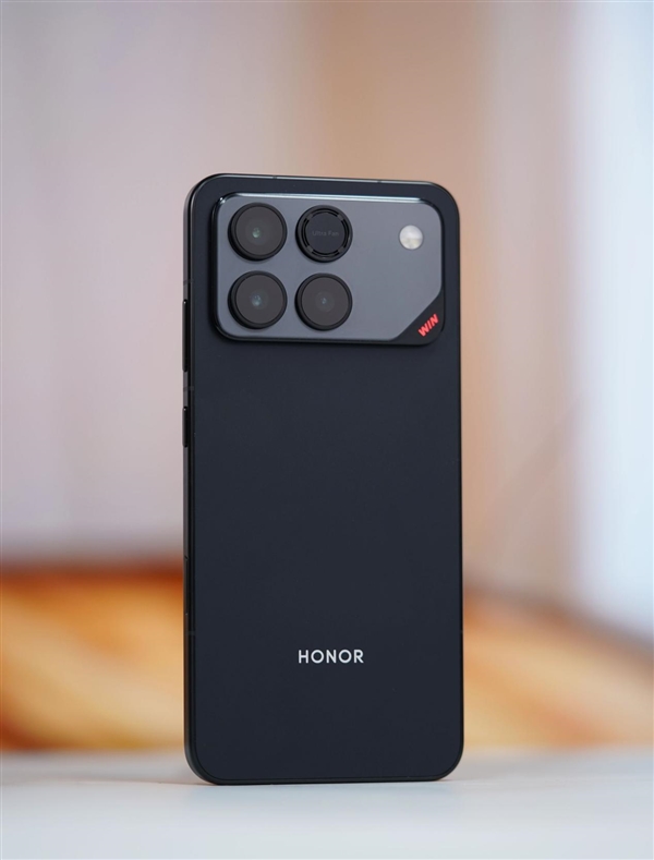 全球首发10000mAh电池！荣耀WIN图赏