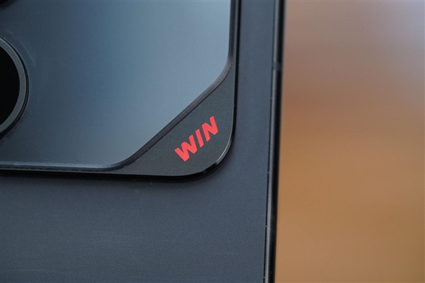 全球首发10000mAh电池！荣耀WIN图赏