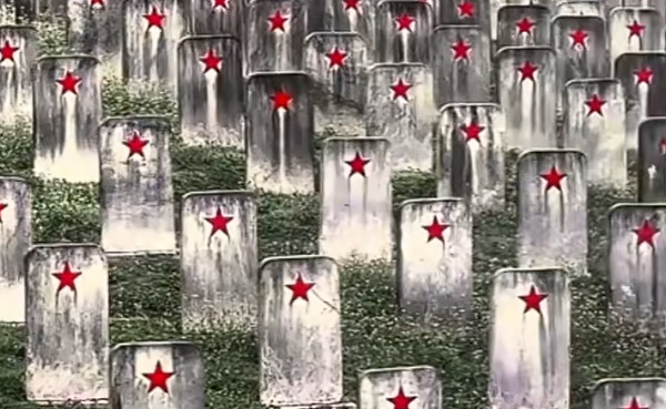 为获流量男子直播故意脚踩烈士陵墓 账号已被封禁！ 第1张