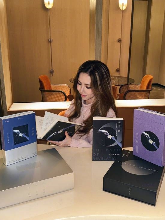 邓紫棋跨行写科幻小说！298元销量超20万册 入围银河奖票选名单 邓紫棋 邓紫棋科幻小说 第2张