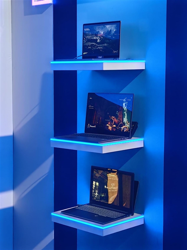 要买笔记本等等!超200款Intel酷睿Ultra 300新机杀到:本月正式开售