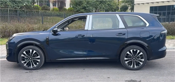 问界M9亲民平替 宝骏华境S内饰曝光：新势力有的基本都配齐 问界M9 第7张