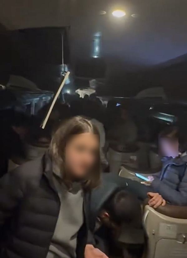 西班牙两列高铁突发出轨：已致21死超百人受伤 西班牙两列高铁突发出轨 第2张