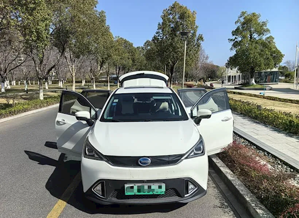 第一代新能源车主：说换电池贵都是扯 有本事把电池开坏试试 换电池贵都是扯 第1张