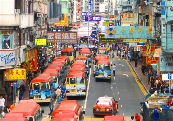 香港警方曝光新型碰瓷套路：先举报前车违规变道 再以急刹撞伤脖子索赔 新型碰瓷套路 第1张