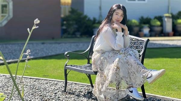 59岁王祖贤晒素颜生日照 大家好久不见：网友热议气质优雅仍少女感满满 王祖贤 第2张