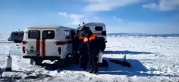 巡逻车劝离 黑车揽客:贝加尔湖上失控的“小刚炮” 贝加尔湖 第3张 巡逻车劝离 黑车揽客:贝加尔湖上失控的“小刚炮” 贝加尔湖 第3张