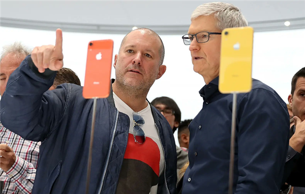 Jony Ive和库克 Jony Ive和库克