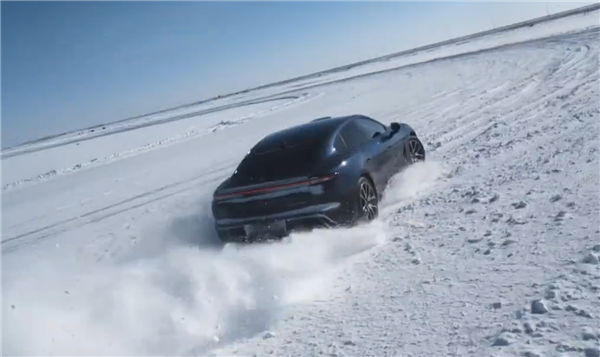 全系搭载华为途灵平台 尚界Z7实车官曝：雪地漂移太帅 尚界Z7 第3张