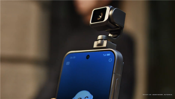 颠覆形态！全球首款机器人手机登场 影石CEO刘靖康点赞荣耀Robot Phone：杰作 机器人手机 第4张