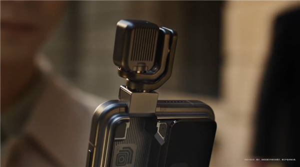 颠覆形态！全球首款机器人手机登场 影石CEO刘靖康点赞荣耀Robot Phone：杰作 机器人手机 第3张