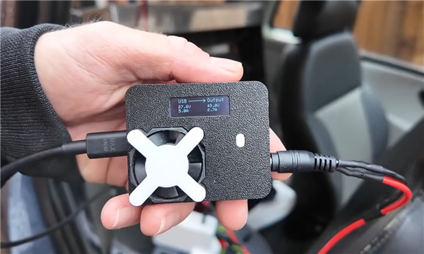 博主用500颗电子烟电池打造汽车动力电池：支持USB-C充电 博主用500颗电子烟电池打造汽车动力电池 第6张