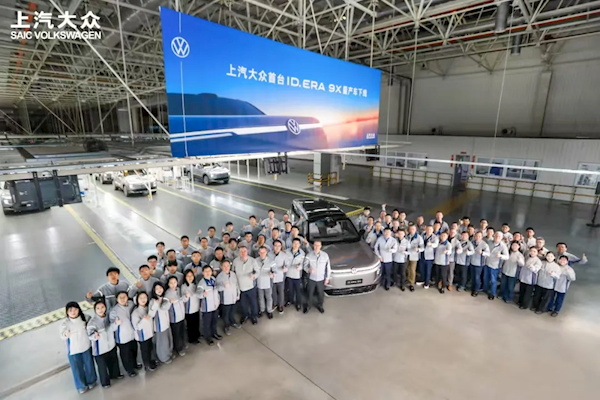 上汽大众ID. ERA 9X量产下线：行业首发木纹魔术屏 比国产新势力还科幻 9X量产 木纹魔术屏 第1张