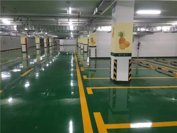 问界M7车主控诉车库撞墙 网友秒破案：环氧地坪+水 下坡还主动加速 问界M7车主 第4张