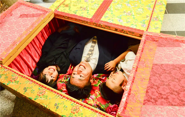 日本年轻人流行活人躺棺 花钱入棺冥想半小时 重新审视生命 活人躺棺 第1张