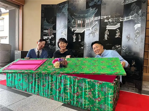 日本年轻人流行活人躺棺 花钱入棺冥想半小时 重新审视生命 活人躺棺 第5张