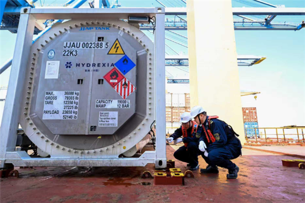 首次！我国大型固态储氢设备实现充氢状态海上出口运输 固态储氢设备 第2张