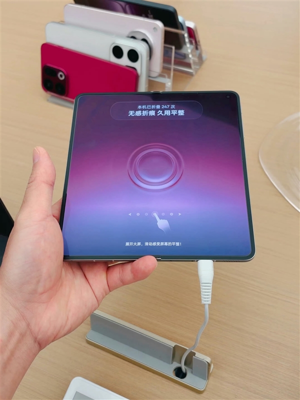 折痕没了!OPPO Find N6登陆线下门店 网友:这才叫无印良品 OPPO N6 第1张 折痕没了!OPPO Find N6登陆线下门店 网友:这才叫无印良品 OPPO N6 第1张