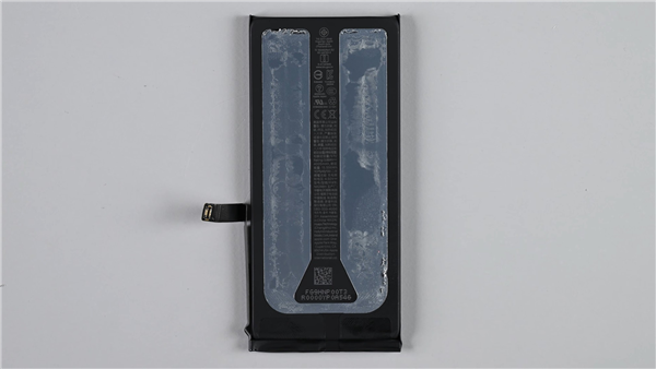 苹果刀法封神：iPhone 17e仅比16e多一个线圈也敢叫换代 iPhone 17e 第2张