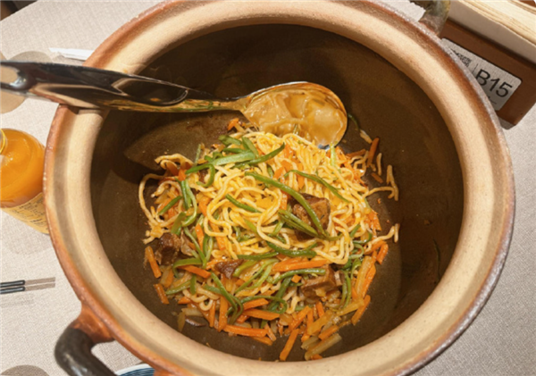 贾国龙新品牌现场擀面焖面 工序透明可围观 店员称菜品均为现做 贾国龙新品牌 第1张 贾国龙新品牌现场擀面焖面 工序透明可围观 店员称菜品均为现做 贾国龙新品牌 第1张