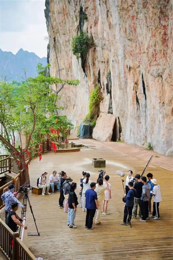 意外走红的广西农村青年 被外网标价百万美元