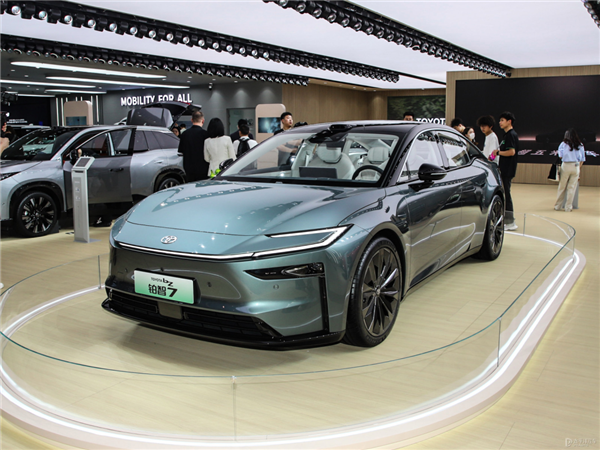 “公路闪电”雷克萨斯ES终于换代 但我觉得不如丰田 雷克萨斯ES换代 第1张