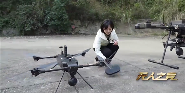 中国无人飞枪曝光 跟机器狼首次协同演练：空中锁敌+地面清剿 帅爆了 中国无人飞枪 机器狼 第1张