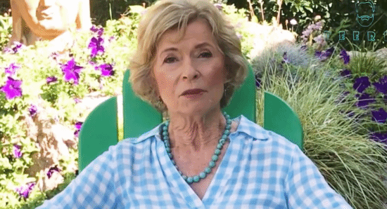 李小龙遗孀琳达近况:81岁神采奕奕 与信徒们饮茶聊天