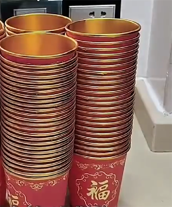 致癌物超标！这种网红金箔纸杯千万别对嘴喝 网红金箔纸杯 第1张