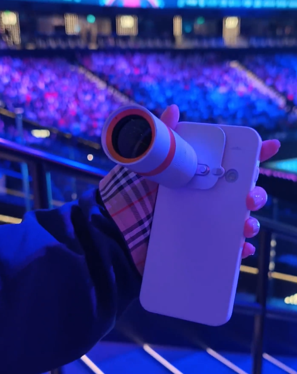 OPPO Find X9s Pro银色哈苏专业增距镜亮相：观赛神器 颜值拉满 Pro 第2张