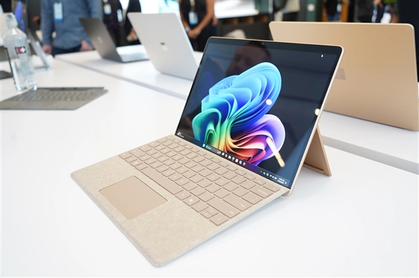 微软计划推出OLED版Surface OLED版Surface 第2张 微软计划推出OLED版Surface OLED版Surface 第2张