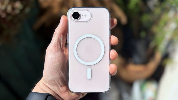 万元折叠屏iPhone Fold砍掉MagSafe：iPhone 17e反而标配 iPhone Fold砍掉MagSafe 第2张