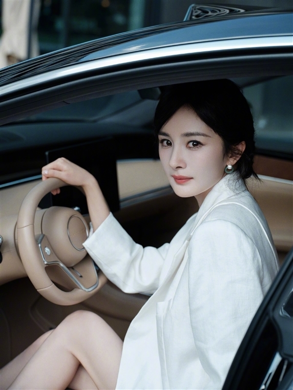 华为官宣：杨幂担任鸿蒙智行享界品牌代言人 杨幂 第4张