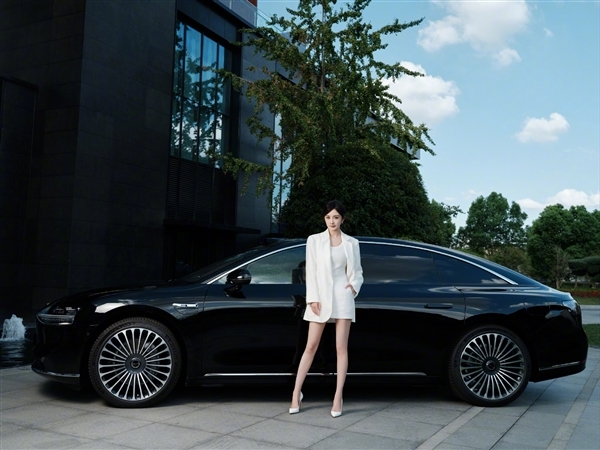 华为官宣：杨幂担任鸿蒙智行享界品牌代言人 杨幂 第2张