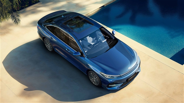 贴身比亚迪秦PLUS 吉利银河A7 EM/EV双车上市：8.98万起