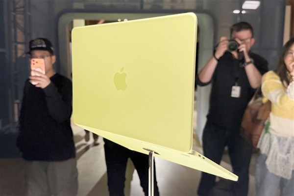 MacBook Neo供不应求！库克：需求远超苹果预期 Mac新用户数破纪录 Neo 第1张