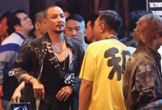 吴彦祖为拍《九龙城寨》剃头:光头小胡子凶悍难敌!