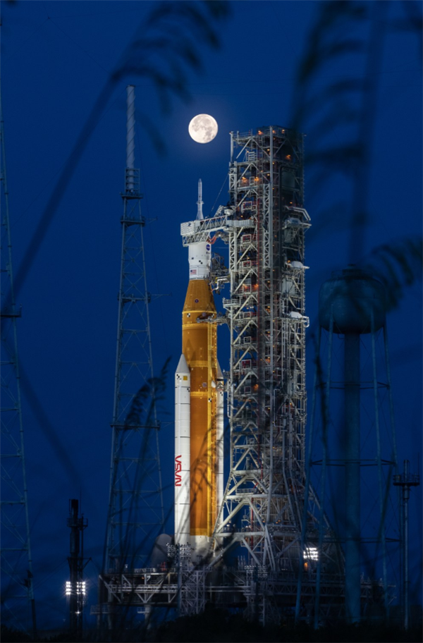 美国人重回月球的希望！NASA阿尔忒弥斯3号SLS火箭开始建造