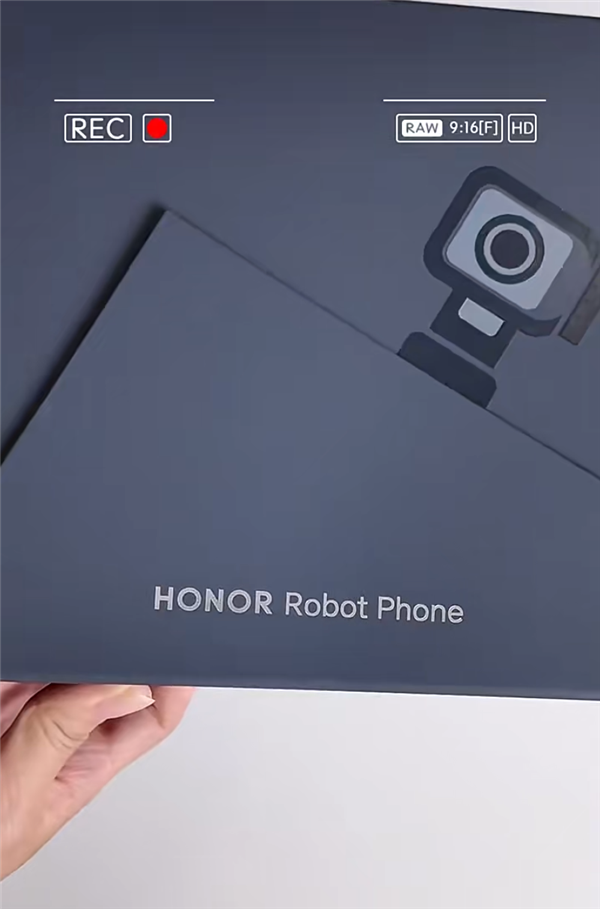 全球首台机器人手机！荣耀Robot Phone开箱：手机长出机械臂 太科幻了