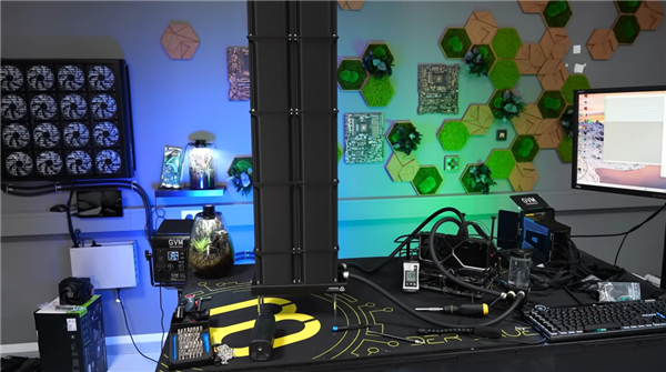 9800X3D满载降温19℃！大神DIY巨型烟囱散热塔：高度直接捅到天花板