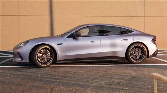 对标保时捷Taycan!奔驰AMG GT53四门轿跑亮相:仅10分钟补能534km