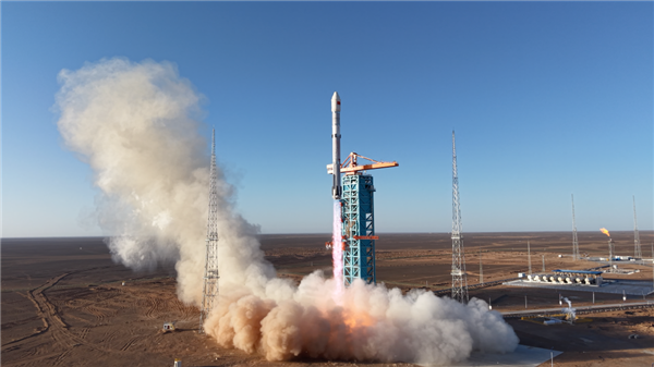 中国首次火箭陆地回收成功!蓝箭航天详解朱雀三号遥二入轨、回收全程