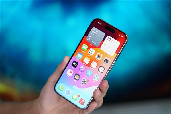 安卓齐涨价让iPhone性价比激增！全球智能手机销量下滑：唯独苹果逆势增长表现亮眼
