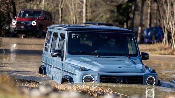 G级要变两栖战车！奔驰新专利曝光：越野车可水上漂浮行驶