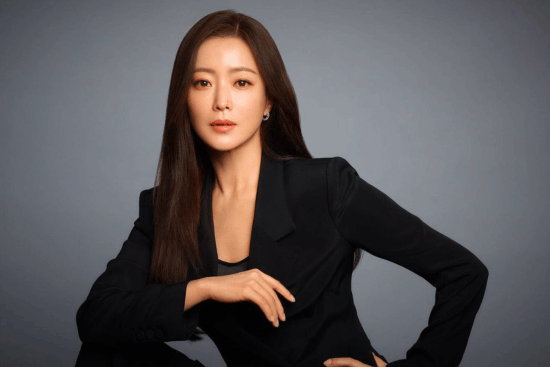 韩国第一美女金喜善谈婚后压力 喂奶时觉得自己错失优秀作品